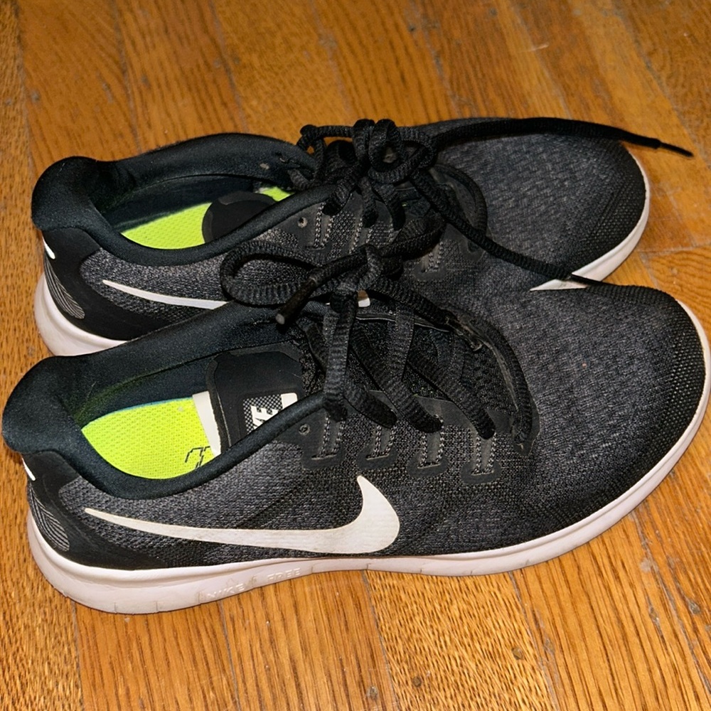Nike size 7 Tennis shoes